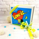 Подарунковий бокс "Love is... (Кохання це...)" Подарунковий бокс "Love is... (Кохання це...)"